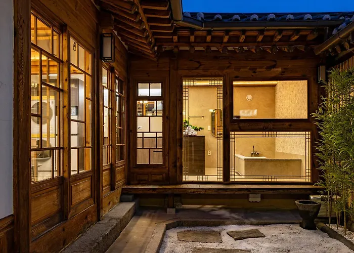 別荘 2026년 신축 독채 한옥 시원한 실내 특대형 자쿠지 프라이빗한 정원 Hanok 무료주차 ソウル特別市