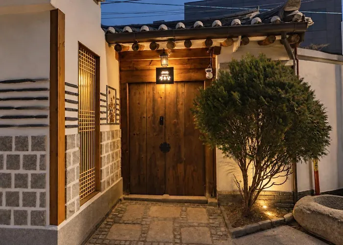 Hébergement de vacances 2026년 신축 독채 한옥 시원한 실내 특대형 자쿠지 프라이빗한 정원 Hanok 무료주차 *